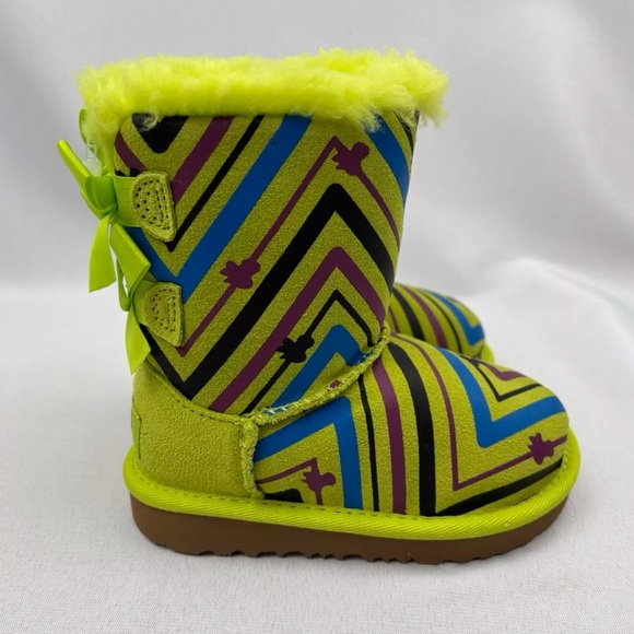 UGG Australia Toddler Bailey Bow II Galactic Print Boots Size 8T Green - Picture 2 of 4